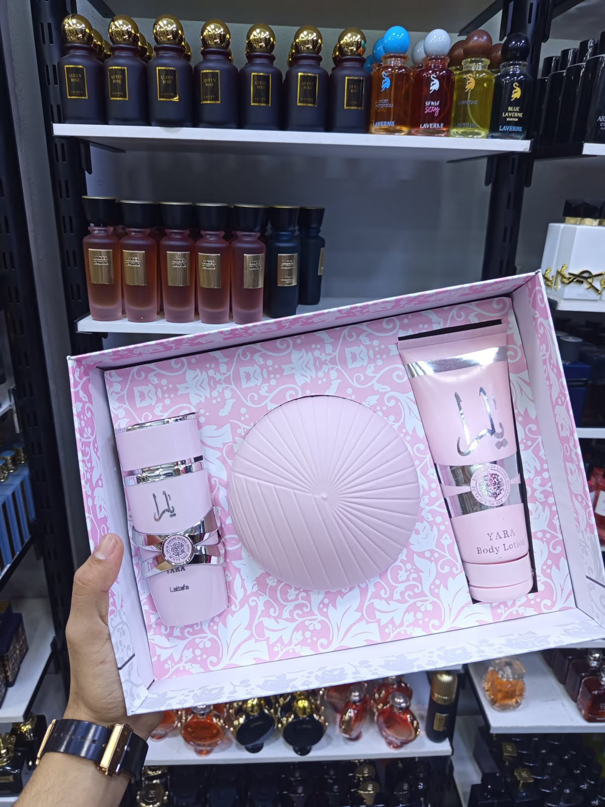 طقم هدايا عطر يارا من لطافة